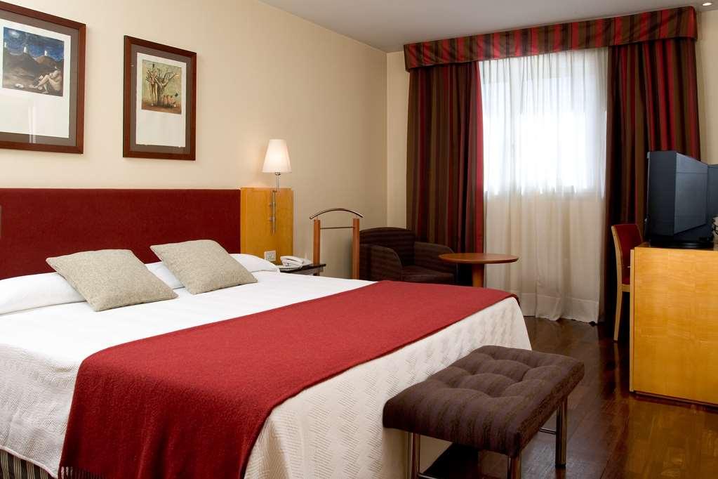Nh Ciutat De Reus Otel Oda fotoğraf